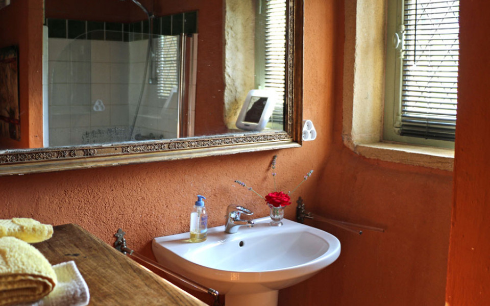 Salle d'eau  - Crédits photo : Le Manoir de Malfarat/Jean-Jacques Veau