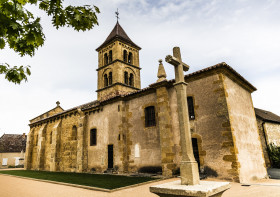 Église romane Saint-Pierre et Saint-Paul