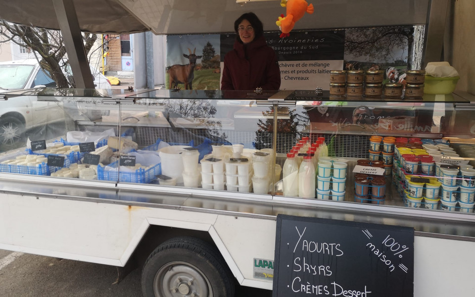 Les commerçants présents sur le marché : GAEC les Avoineries - Crédits photo : Mairie de Melay / J.C. Ducarre