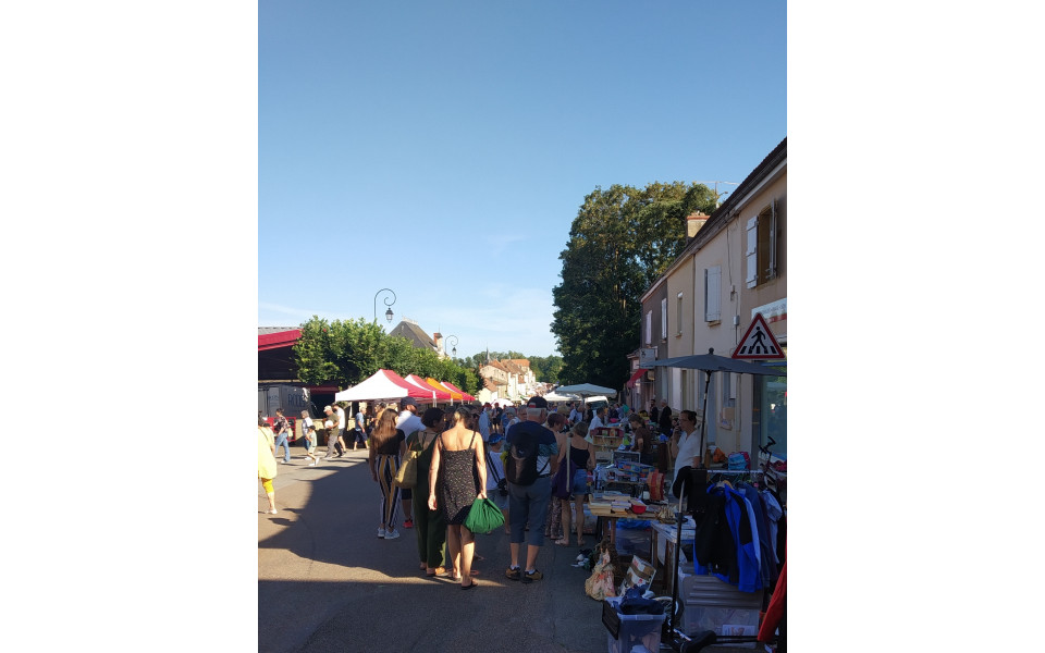 Dans la rue - Crédits photo : antenne touristique